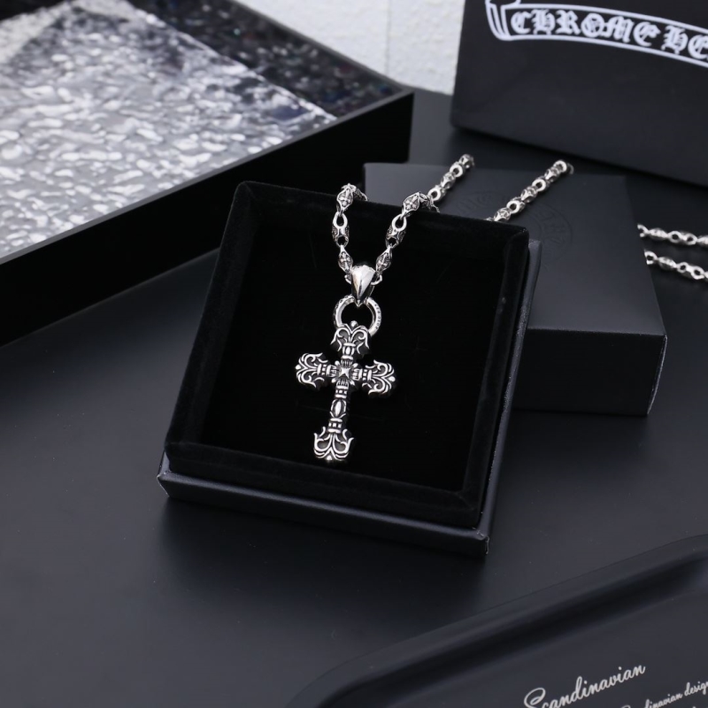 Ch**me He**ts necklaces